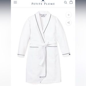 NWT Petite Plume white flannel robe with navy piping